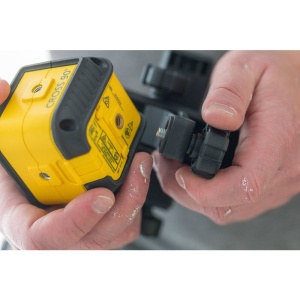 Stanley STHT77592-1, nivela laser cross 90, cu linie in cruce + un fascicul 90 grade, lumina verde, auto-nivelare, prindere cu clema, QuickLink, raza actiune 12m, include 2 baterii AA, clema si husa - Img 8