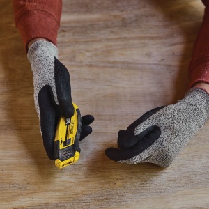 Stanley STHT10432-0, Cutter compact cu lama retractabila, 135mm + o lama trapezoidala 62mm - Img 8