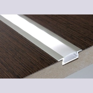 Siva ugradni aluminijumski profil za led trake 24,7 × 7 mm sa belim difuzorom – prikaz 4