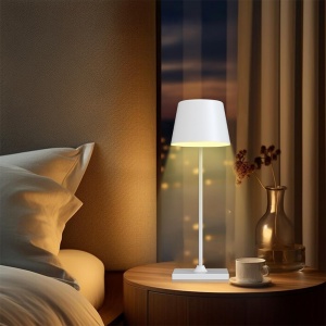 LED stona lampa Tower 1 punjiva bela – prikaz proizvoda iz drugog ugla