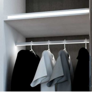 Alu profil sipka za garderober za LED trake — profil sa postavljenim difuzorom