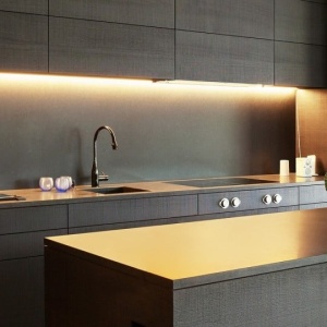 Siva ugradni aluminijumski profil za led trake 24,7 × 7 mm sa belim difuzorom – prikaz 5