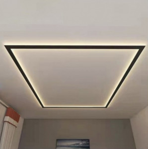 Dupli crni aluminijumski profil za LED trake — primer ugradnje profila u enterijeru