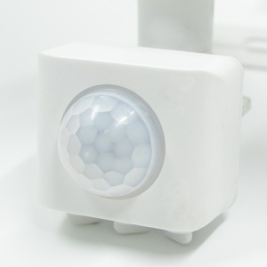 Beli LED reflektor sa senzorom 10W za terasu i fasadu – zadnja strana proizvoda