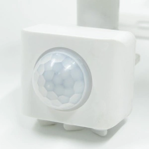 Beli LED reflektor sa senzorom 10W za terasu i fasadu – zadnja strana proizvoda