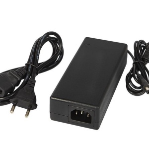 Ispravljač napona "Desktop" 12VDC 8A