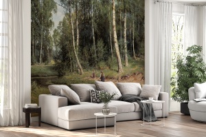 Fototapet pădure cu pârâu în living scandinav luminos cu canapea gri-bej, măsuțe rotunde albe, draperii albe și plantă decorativă