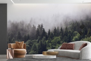 Fototapet pădure în ceață în living de lux cu canapea rotunjită gri, fotoliu cognac și măsuță aurie de marmură
