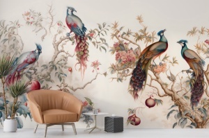Exemplu de montaj pentru tapet personalizat cu design artistic de păuni și rodii, integrat într-un living luminos. Acest fototapet transformă atmosfera camerei prin detalii grafice fine și culori pastelate.
