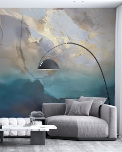 Amenajare de living modern cu un fototapet abstract în nuanțe de albastru și aur, un model de tapet personalizat care creează un perete de accent rafinat lângă o canapea gri stilată.