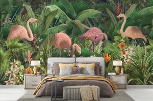 Dormitor modern amenajat cu pat maro și noptiere aurii, decorat cu fototapet living flamingo în junglă, tapet personalizat cu păsări și flori