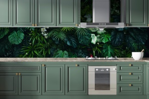 Fototapet perete verde jungle ca splash-back în bucătărie verde cu mobilier clasic și mânere aurii