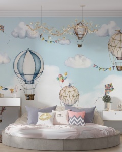 Dormitor copii cu pat rotund și perne decorative, având pe fundal un fototapet baloane printre nori, tapet personalizat pentru camera copilului