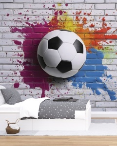 Dormitor modern de băiat cu pat gri, decorat cu fototapet minge de fotbal pe zid de cărămidă, tapet personalizat stil graffiti urban