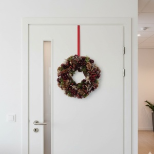 Coroniță de Crăciun "Charm Forest", 33 centimetri, conuri de brad, pin, fructe roșii, flori uscate, mușchi, licheni, globuri
