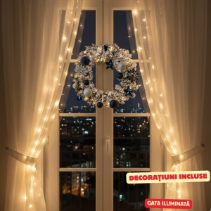 Coroniță de Crăciun iluminată cu LED-uri, brad imperial decorat cu zăpadă și globuri albastre. diametru 50 cm, pentru interior
