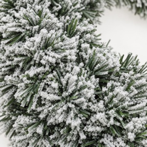 Coroniță de ușă pentru Crăciun Everlands, cu zăpadă,  diametru 50 cm, 110 rămurele, din brad artificial