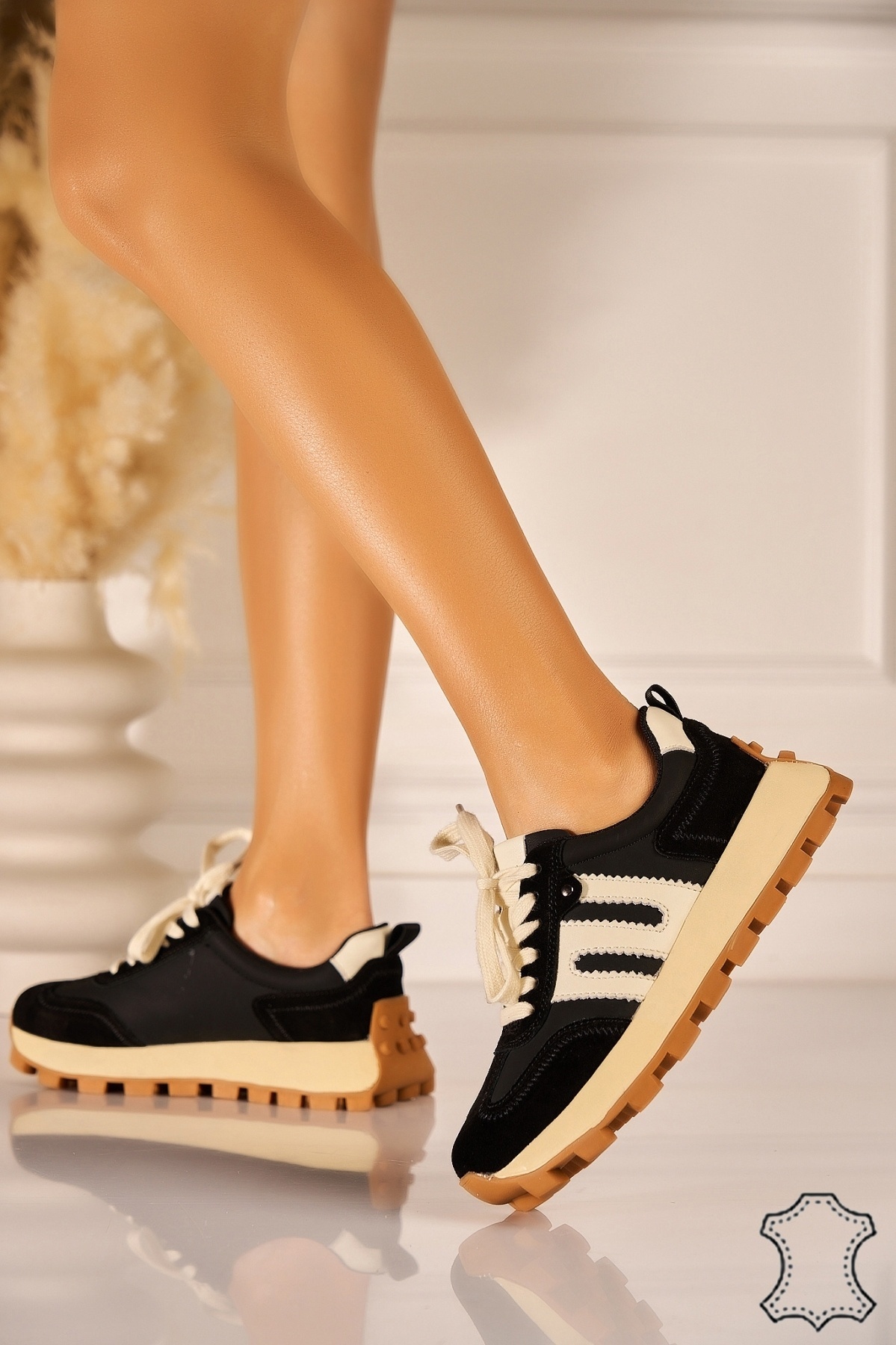 Adidasi Piele Naturala Intoarsa Negri Elayra