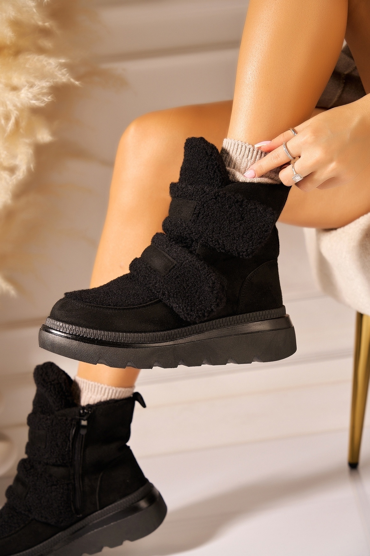 Ghete Dama Imblanite Negre din Piele Ecologica Intoarsa Samaya