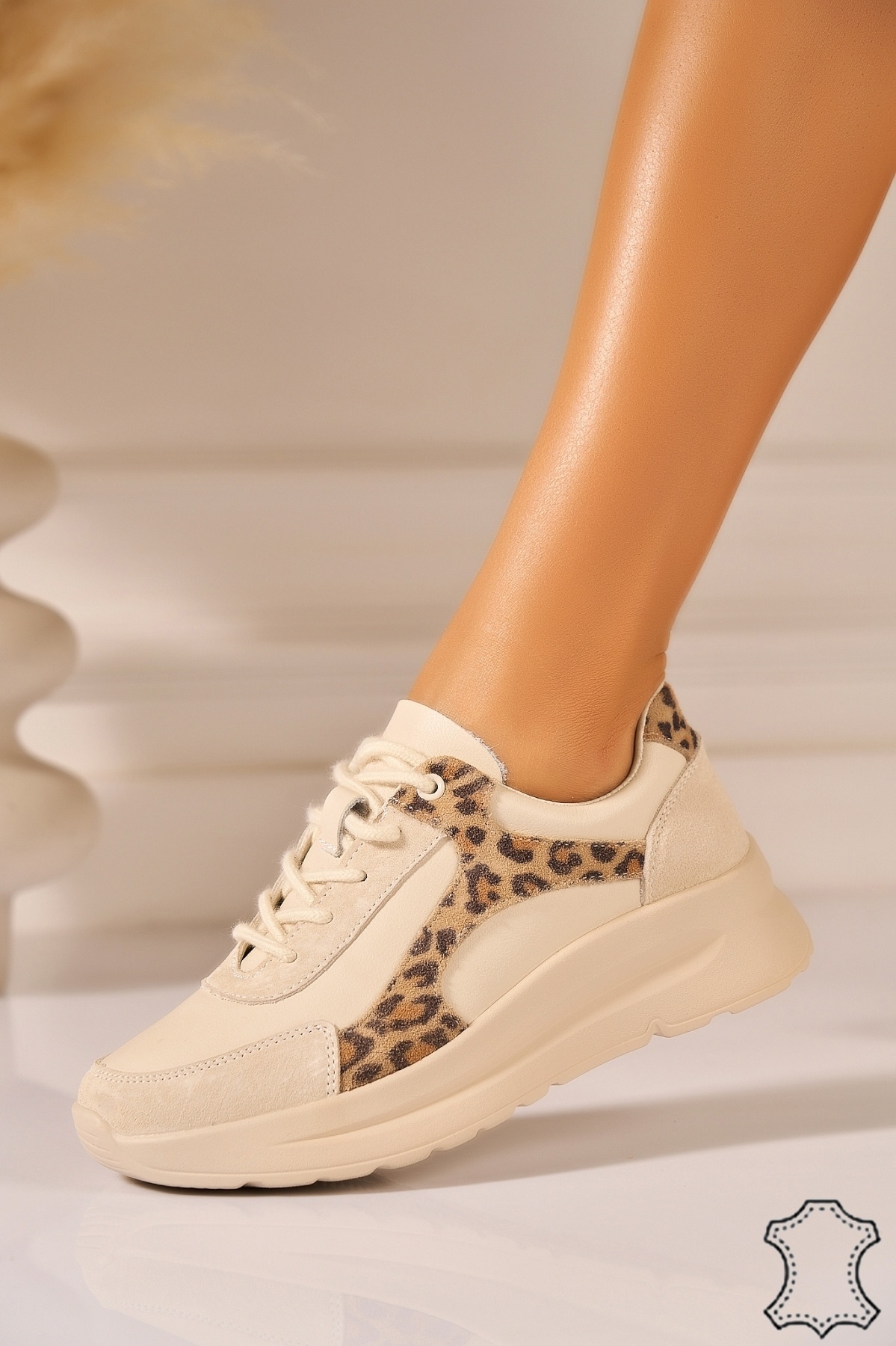 Adidasi Piele Naturala Intoarsa Bej Neydir