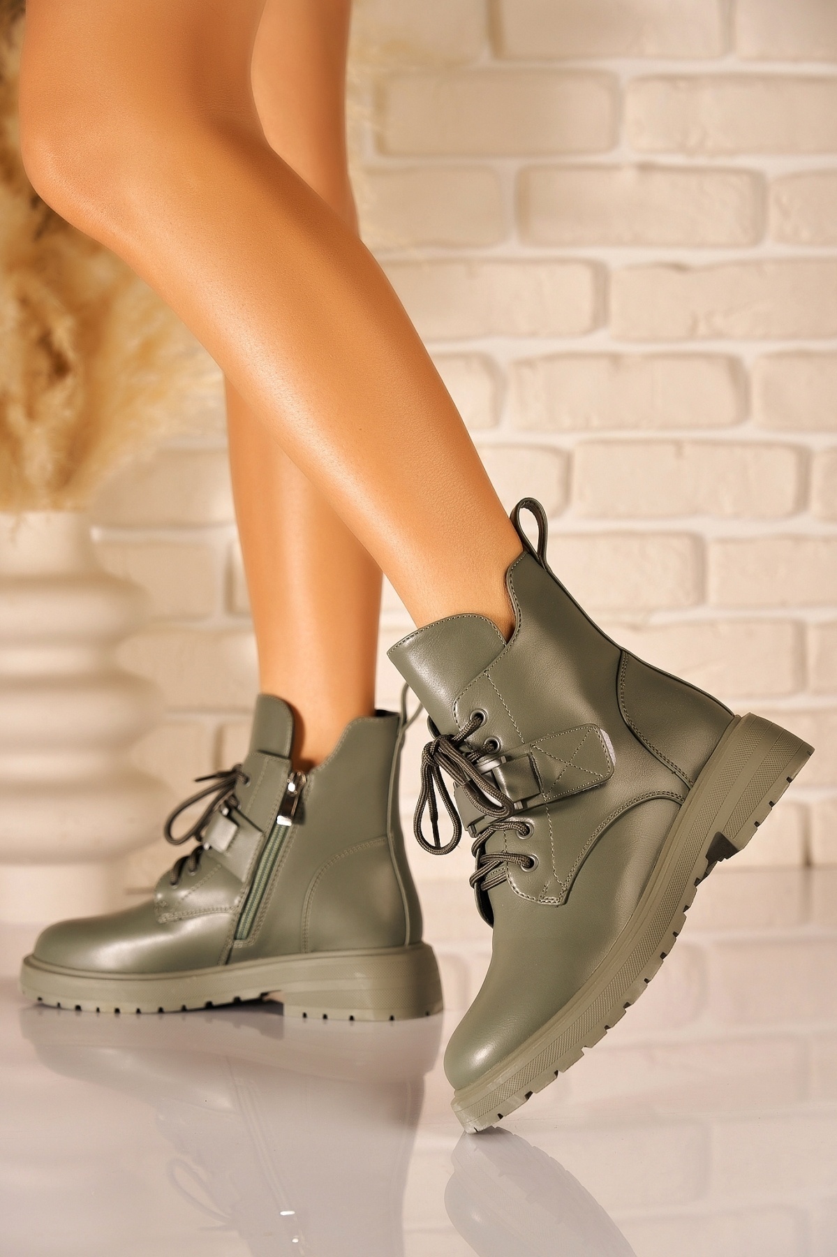 Ghete Dama Imblanite Verzi din Piele Ecologica Divno