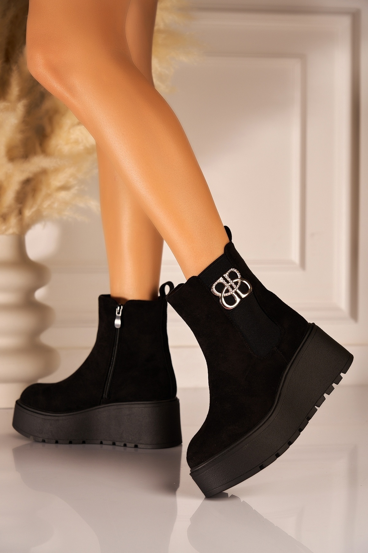 Ghete Dama Imblanite Negre din Piele Ecologica Intoarsa Yostina2