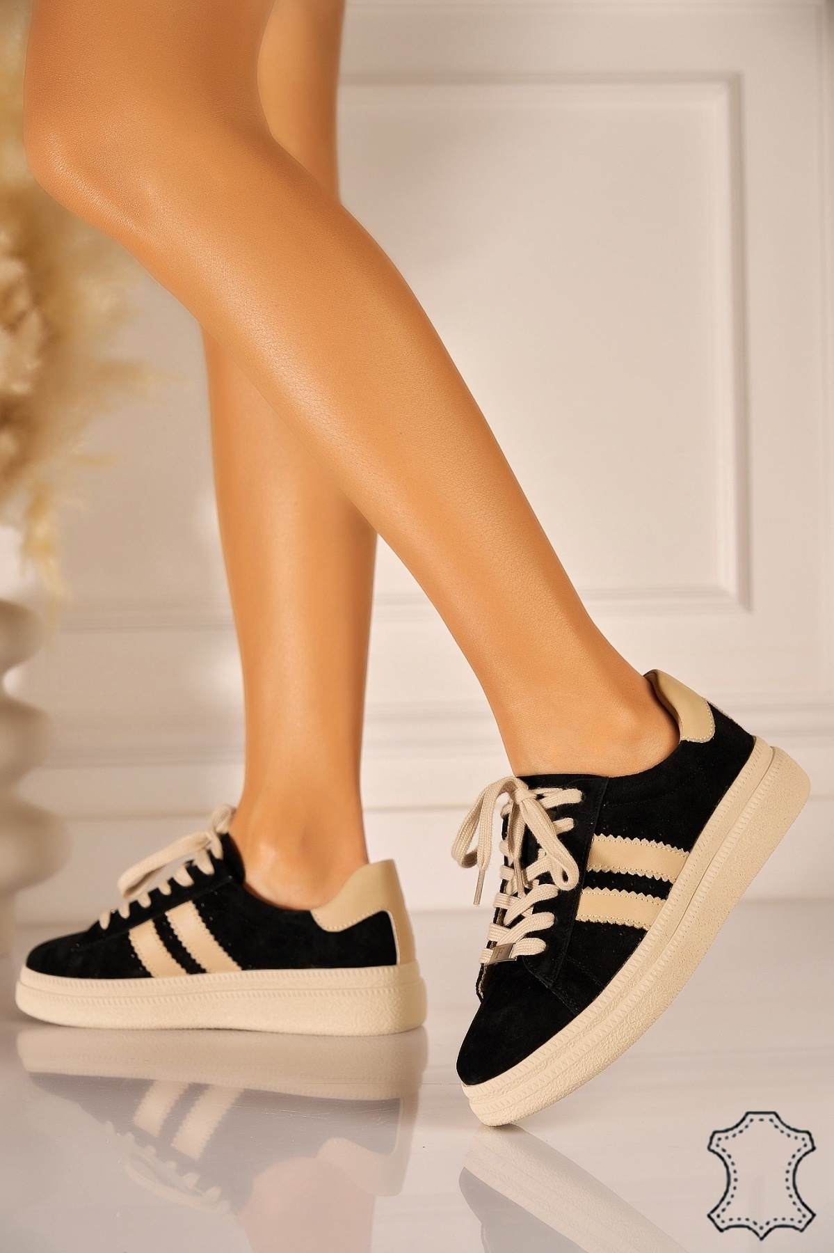 Adidasi Piele Naturala Intoarsa Negri Lenka