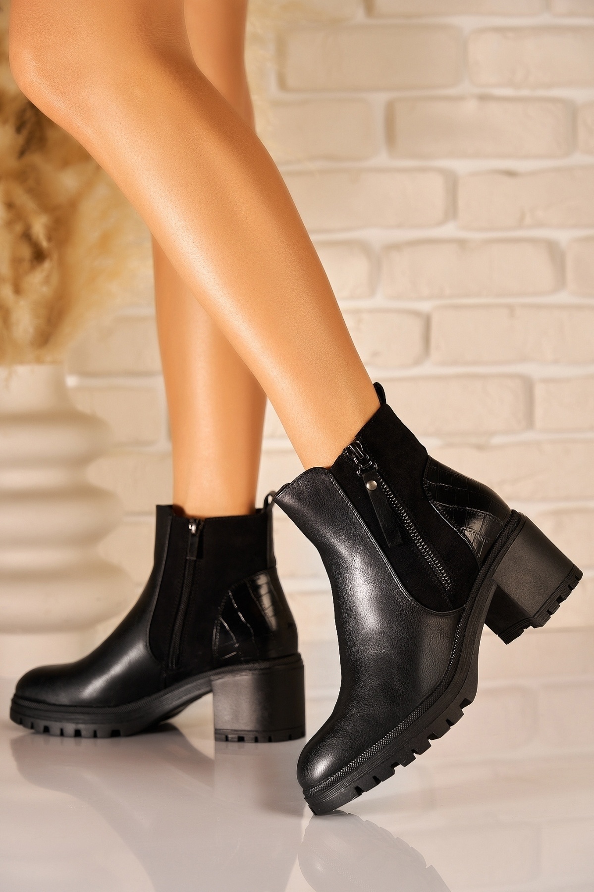 Ghete Dama Imblanite Negre din Piele Ecologica Ziora