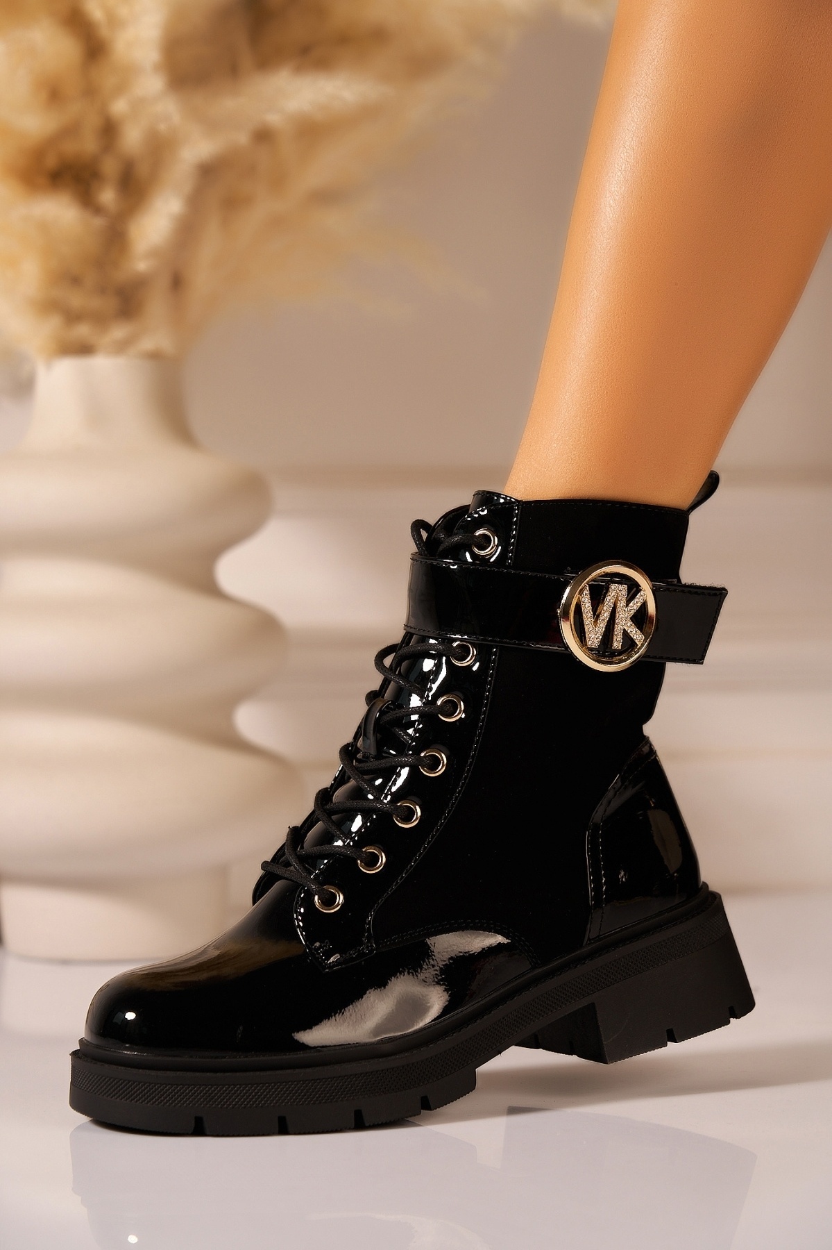 Ghete Dama Imblanite Negre din Piele Ecologica Lacuita Makeda2