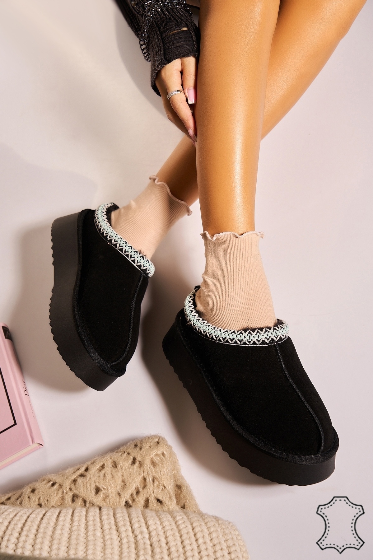 Papuci Damă Piele Naturala Intoarsa Negru Sarga