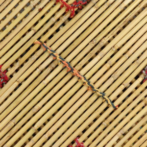Măsuță de cafea, bambus, cu detalii chindi, multicolor - Img 3