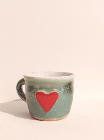 Cană verde cu inimioară handmade