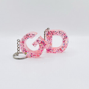 Breloc personalizat hand-made din rasina epoxidica Pink Me Up