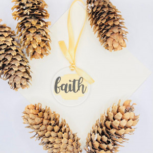Decoratiune de Craciun acrilica hand-made pentru brad Faith