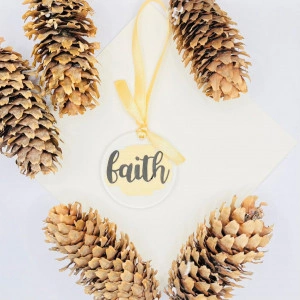 Decoratiune de Craciun acrilica hand-made pentru brad Faith