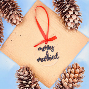 Ornament de brad Merry & Married (minimalist)