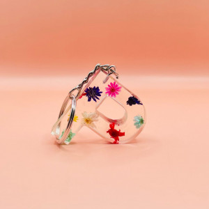 Breloc personalizat hand-made din rasina epoxidica It's Flower Time!