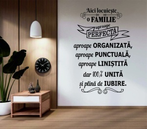 Sticker perete - O Familie aproape Perfecta