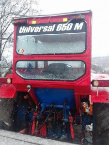 Autocolant Parbriz Parasolar Tractor Universal U 650 M - Img 3