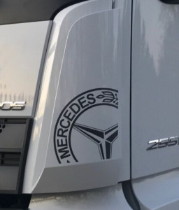 Set 2 buc Stickere Autocolante Mercedes Actros