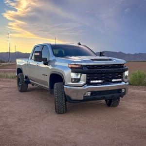 Kit de proiectoare auxiliare Chevrolet Silverado 2500/3500 LT (2020-2023), 2 x Lazer Triple-R 1000, 2 x Lazer Triple-R 1000 GEN2 (cu lumină de poziție)