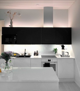Kit de bandă LED pentru zona de deasupra blatului AGGE - profile negre - Kit complet, CCT / 500 cm