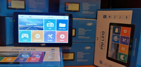 Navigatore GPS PNI L810 7 Pollici - Windows CE, 8GB, Senza Mappe, Con Trasmettitore FM