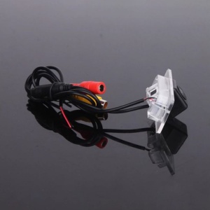 CAMERA VIDEO AUTO DEDICATA PENTRU MERSUL CU SPATELE COMPATIBILA CU BMW SERIA 3/5/X5/X6/X1/X3 DESCHIDERE 120 DE GRADE INSTALARE LA BECUL DE LA NUMAR U1 MODEL EDT-CAM-BMW01-U1