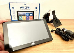Sistem de navigatie GPS PNI L810 ecran 7 inch 800 MHz 256MB DDR 8GB memorie interna FM transmitter Harti Incluse pentru Camioane si Autoturisme Rulote Autocare