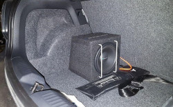 Subwoofer Auto Activ BLAUPUNKT GTB 8200A 20 cm Putere Maxima 200 W