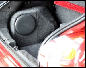 INCINTA INCHISA SUBWOOFER DEDICAT FIAT BRAVO, 200 MM, 8L