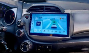 Functii: Bluetooth, Radio FM, GPS, Egalizator, Microfon incorporat, Wi-Fi, Ceas, Bass & Treble, A2DP, Magazin Play, AUX, Agenda telefonica, Functie Hands Free, Alimentare 12 V, Presetari EQ, Loudness, 4G/LTE Memorie RAM: 4 GB Model procesor: Octa Core Cap