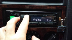 ALPINE CDE-173BT RADIO-CD MP3 Player Auto Cu USB Leduri Rosii / Verzi Selectabile Montaj In Toata Tara