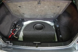 INCINTA INCHISA SUBWOOFER DEDICAT BMW SERIA 3 E46, 250 MM, 20L